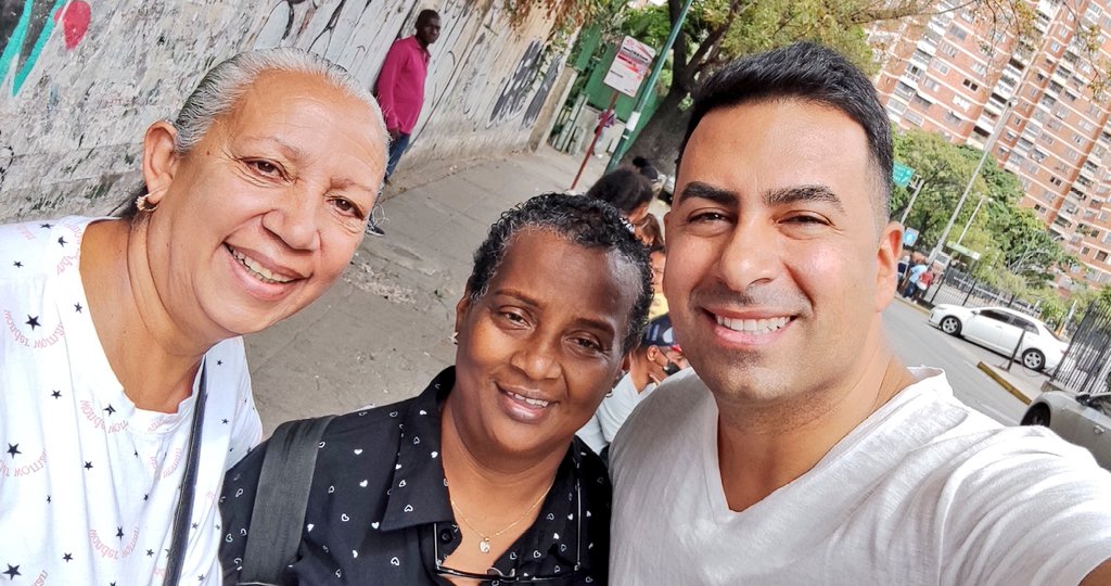 edrengifo's tweet photo. #4Feb | Gracias a los voceros municipales de @fvmunsucre así como a los valiosos líderes sociales de #Petare por recibir con cariño a todo el equipo de #ElHatillo especialmente a nuestro Alcalde @eliasayegh 

¡Seguimos ejercitando el saber escuchar!

#SiTuFuerasPresidente 🇻🇪 https://t.co/MyZKlnKMes