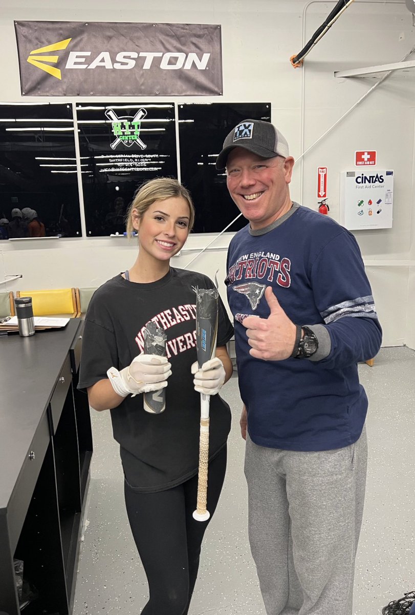 avakelley88's tweet photo. What 400 swings with @Sasso6Sasso does!! Getting ready for high school season💪💪 @CoachKateKP @KPPrideSoftball https://t.co/gXwILY0jyD