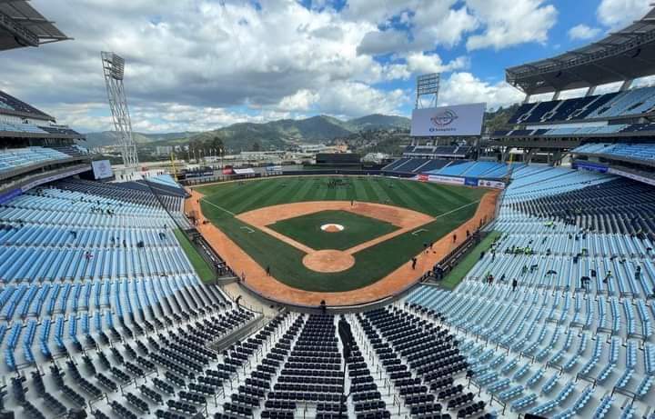 carlosgarzong1's tweet photo. Estadio Monumental Simón Bolívar/ UDO Nucleo Anzoategui

Pan y circo , y las universidades sin presupuesto y en miseria. https://t.co/SaLePHd6Mh