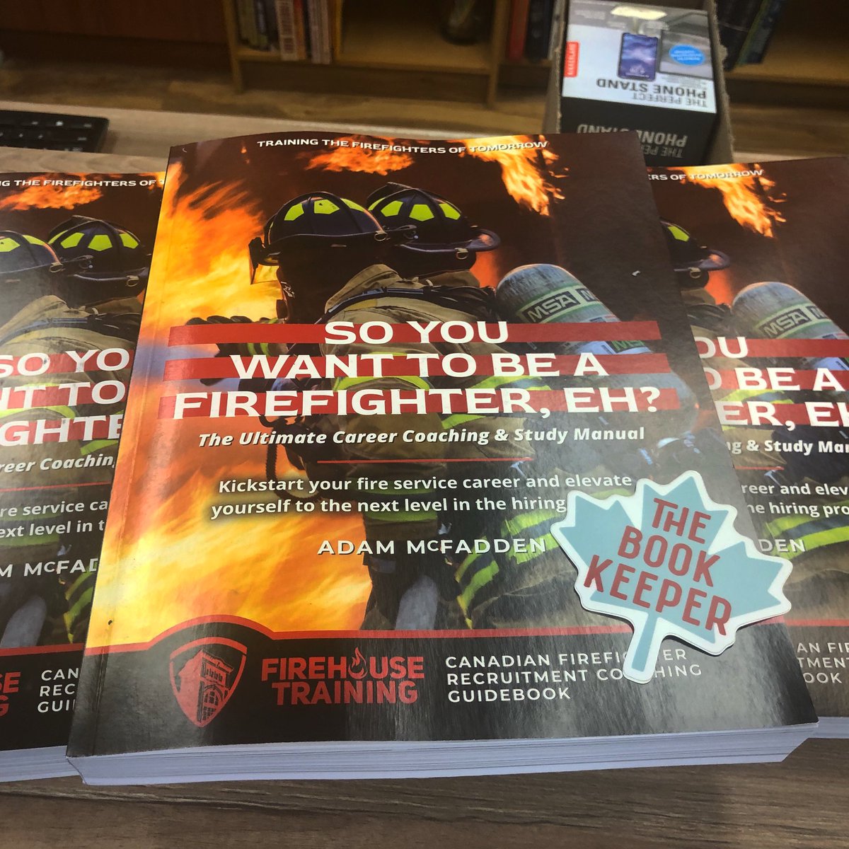 FirehouseTrain1's tweet photo. Phase II…here we go!📚 
…
...
#bookoutreach #supportlocal #buycanadian #firecareers #recruitmentguide #chapters #indigo #bookdiscount #preservicefirefighter #firestudent #trainyourprobie https://t.co/RWvBOM3fMu