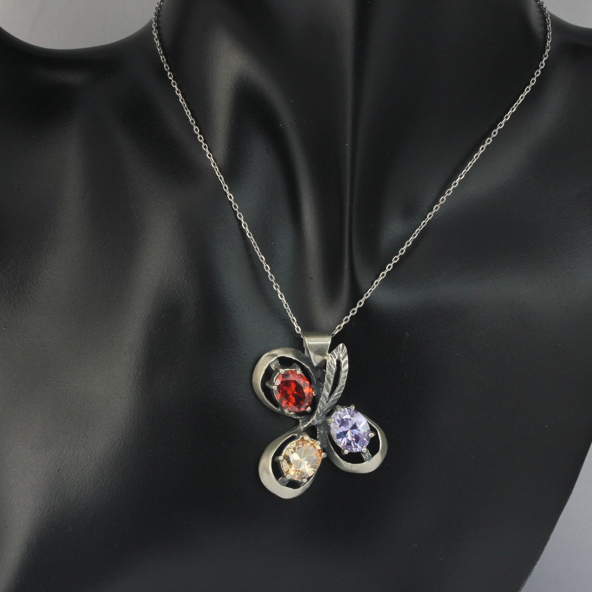 Large modern set in the shape of stylized flowers 💐. The silver set items are embellished with multi-colored zircons, contrast beautifully with the blackened and textured silver of the frame. Available at - fancyline.store/en/product-tag…
#silverjewelry #flowerjewelry #zircon