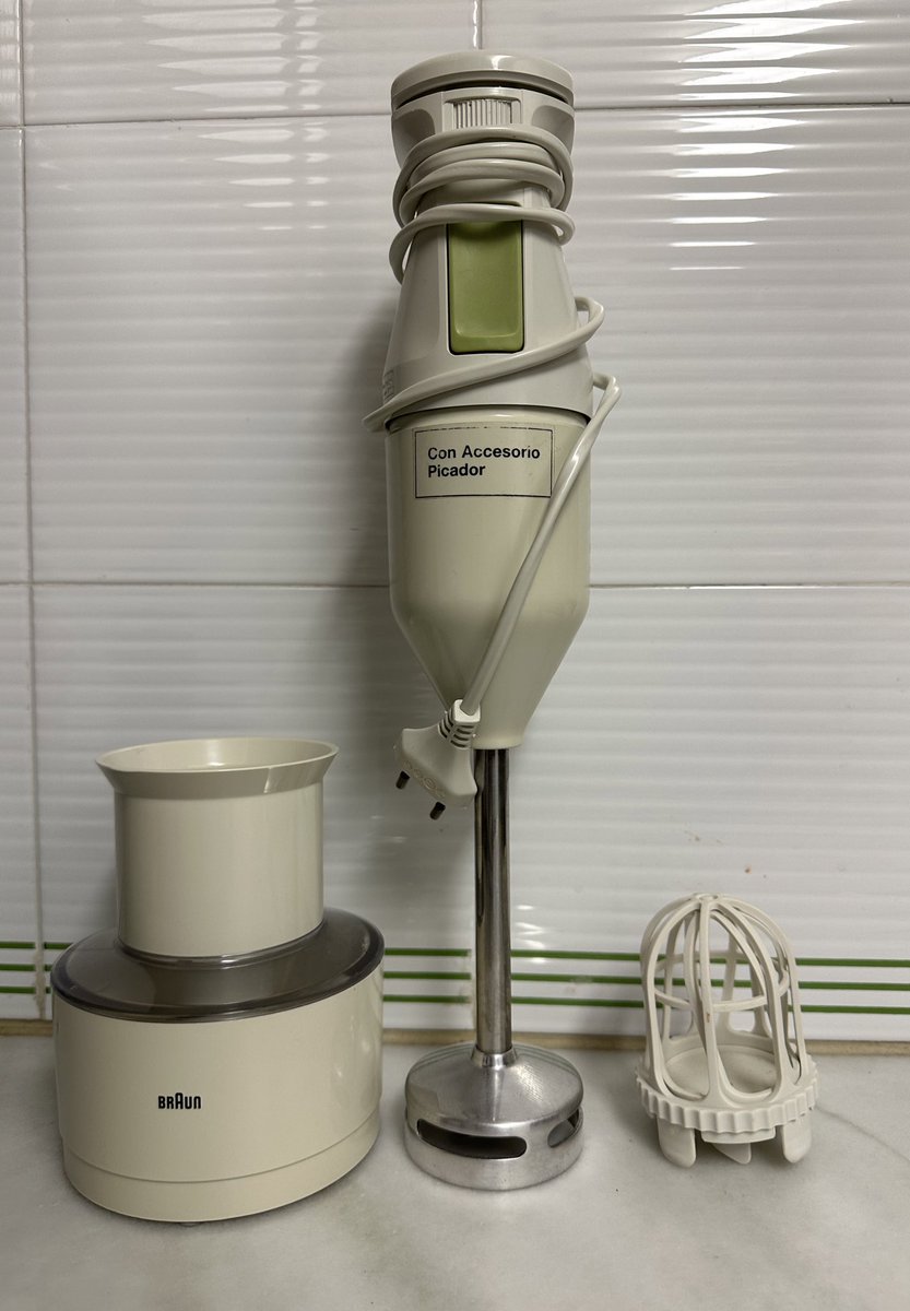 InakiCaroUnsain's tweet image. Según mi mujer esta obra de la ingeniería tiene 30 años. Y sigue cumpliendo su función a la perfección.