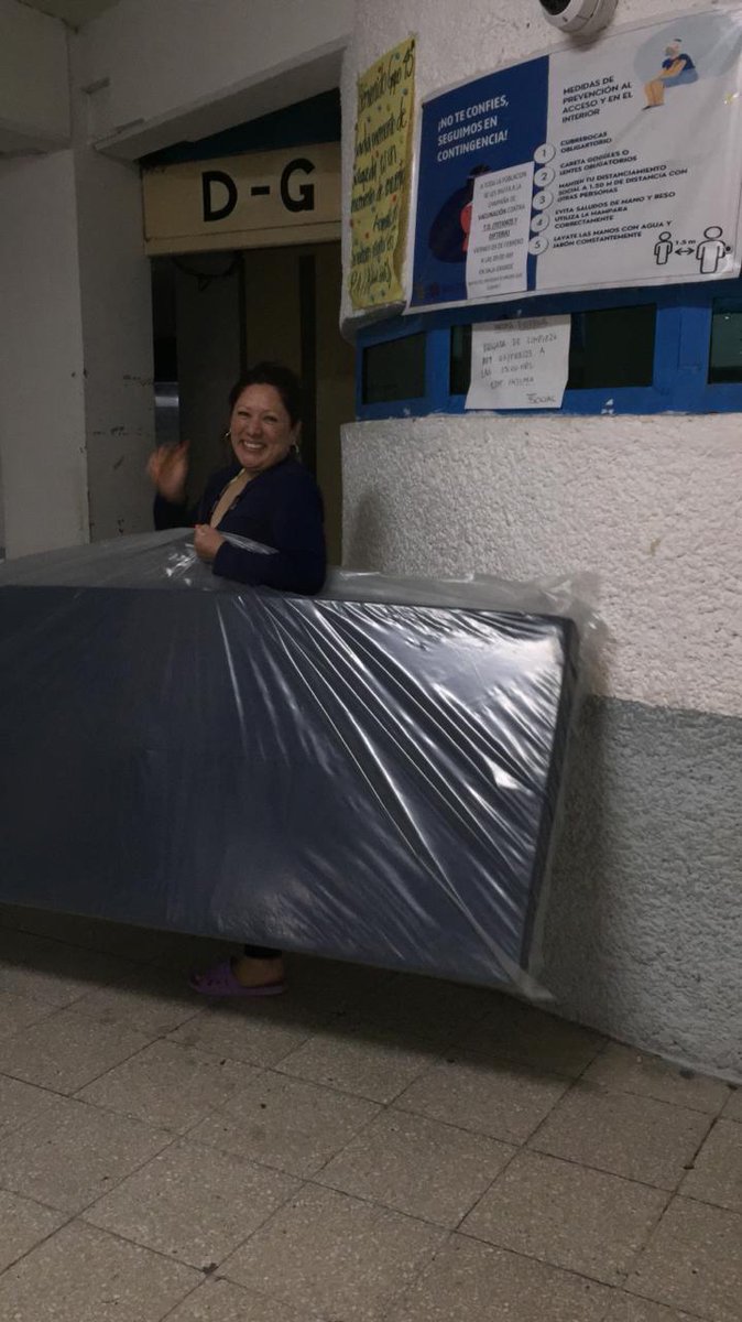 Seguimos liberando a las mujeres y mejorando las condiciones en la cárcel. 

Ayer volvimos a entregar colchones y me enviaron estas fotos que me desarmaron porque recordé los meses que junto a otras mujeres dormí en suelo helado de Santa Martha. 

Gracias por su solidaridad.