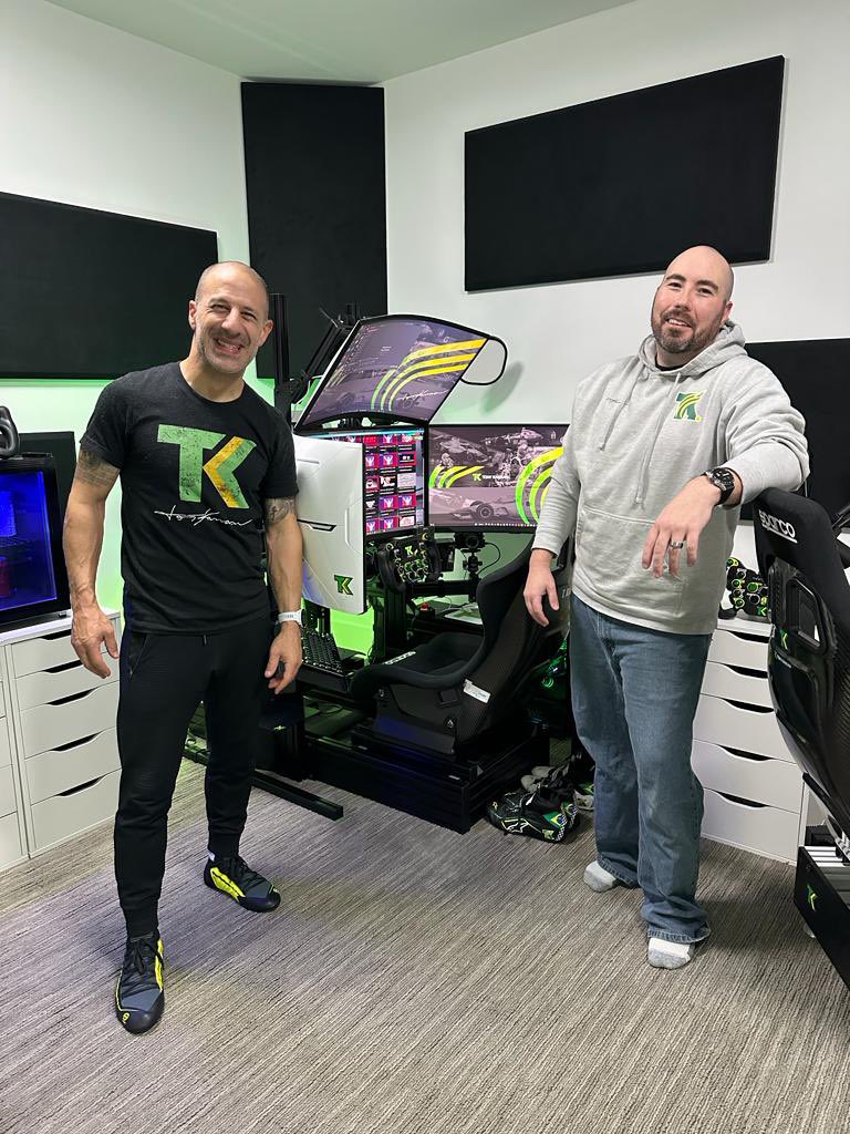 TonyKanaan's tweet photo. 🇺🇸 Having fun with my good @Twitch friend @quirkitized 
•
🇧🇷 Só risada com o Quirk 😁 #quirkitized https://t.co/iRzSuyPZrF