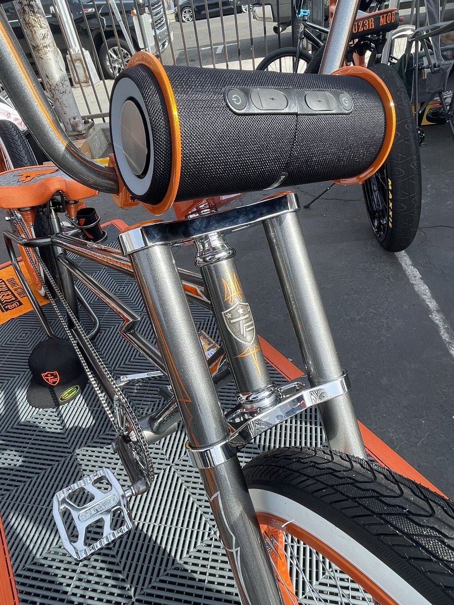 TimmyFreshBrand's tweet photo. The new TFresh brand shop ride for todays reveal! Keeping it fresh and clean! 🔥🔥🤩🚲⚾️🔊🔉
#timmyfreshbrand #custombikes #powerbassusa #hbcruisers #sfgiants https://t.co/fdswSW9UBx