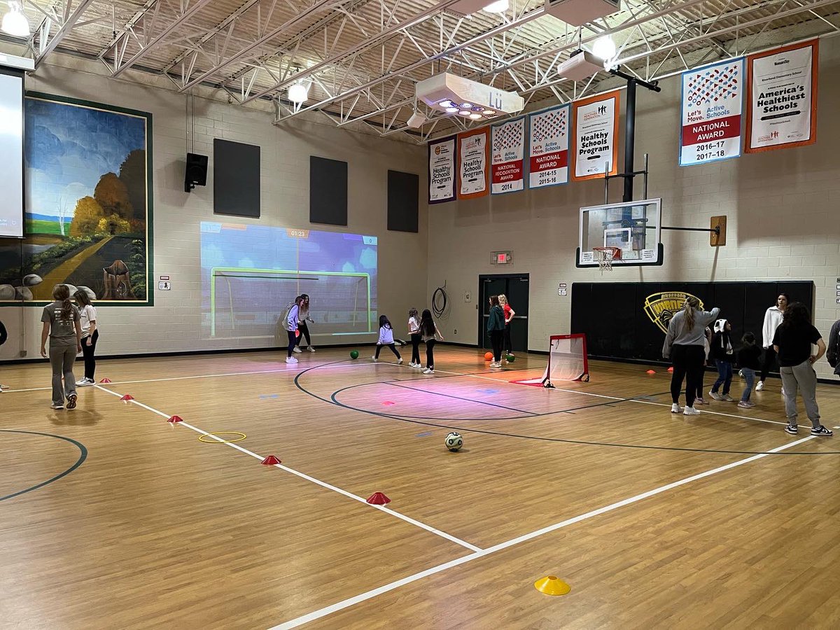 riverbendes's tweet image. National Girls and Women in Sports Day celebrates athletes and encourages participation.
Our North Hall High School athletes joined with our students to help promote their sports and explain the benefits of their participation.  Go Trojans! #NGWSD #clusterpower #riverbendrocks