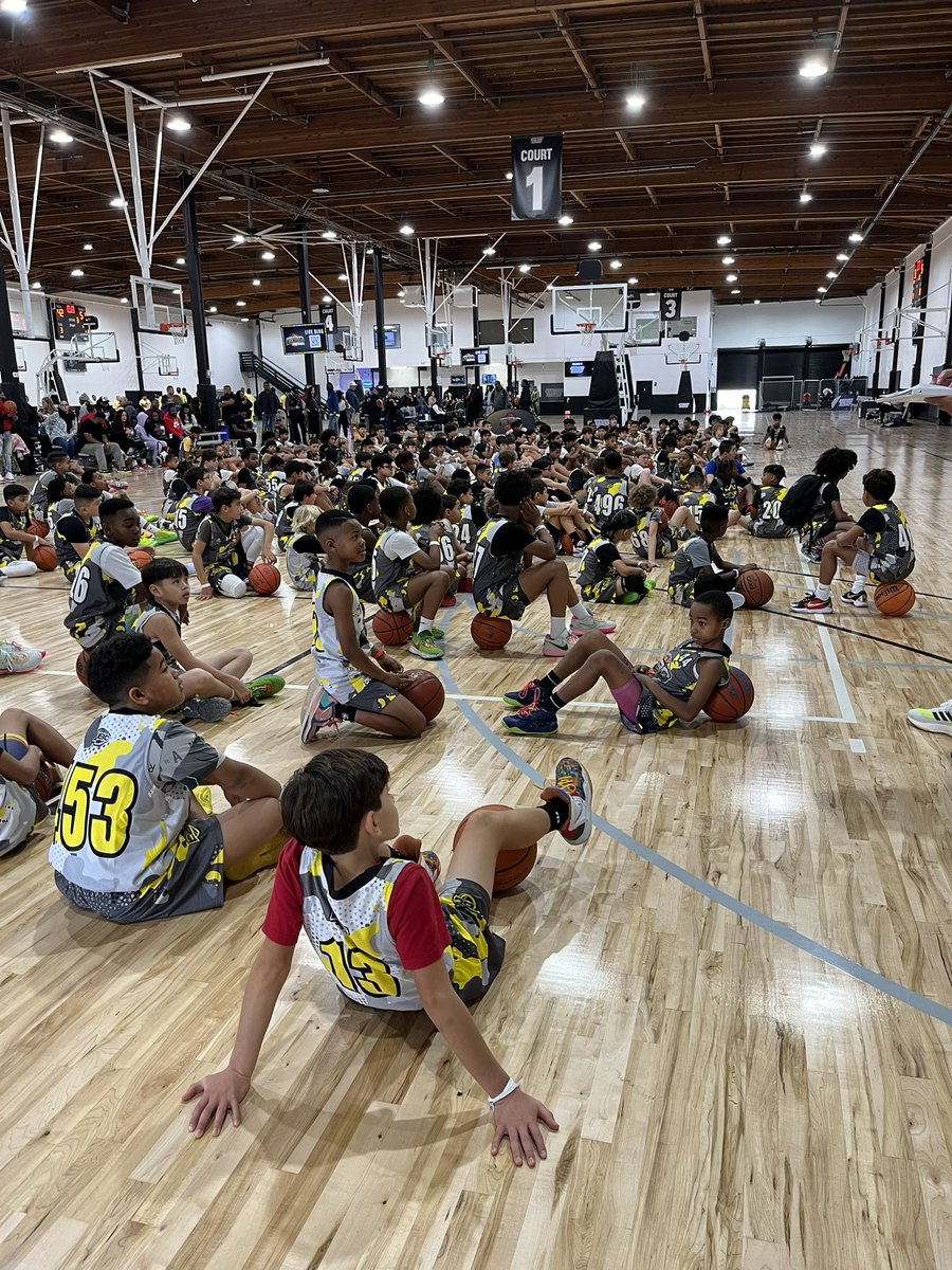 OpenGymPremier's tweet photo. OGP Oakland is packed for #EBCBayArea π₯π go follow @EBC_Camps for updates and more! https://t.co/QVK84gBq5y