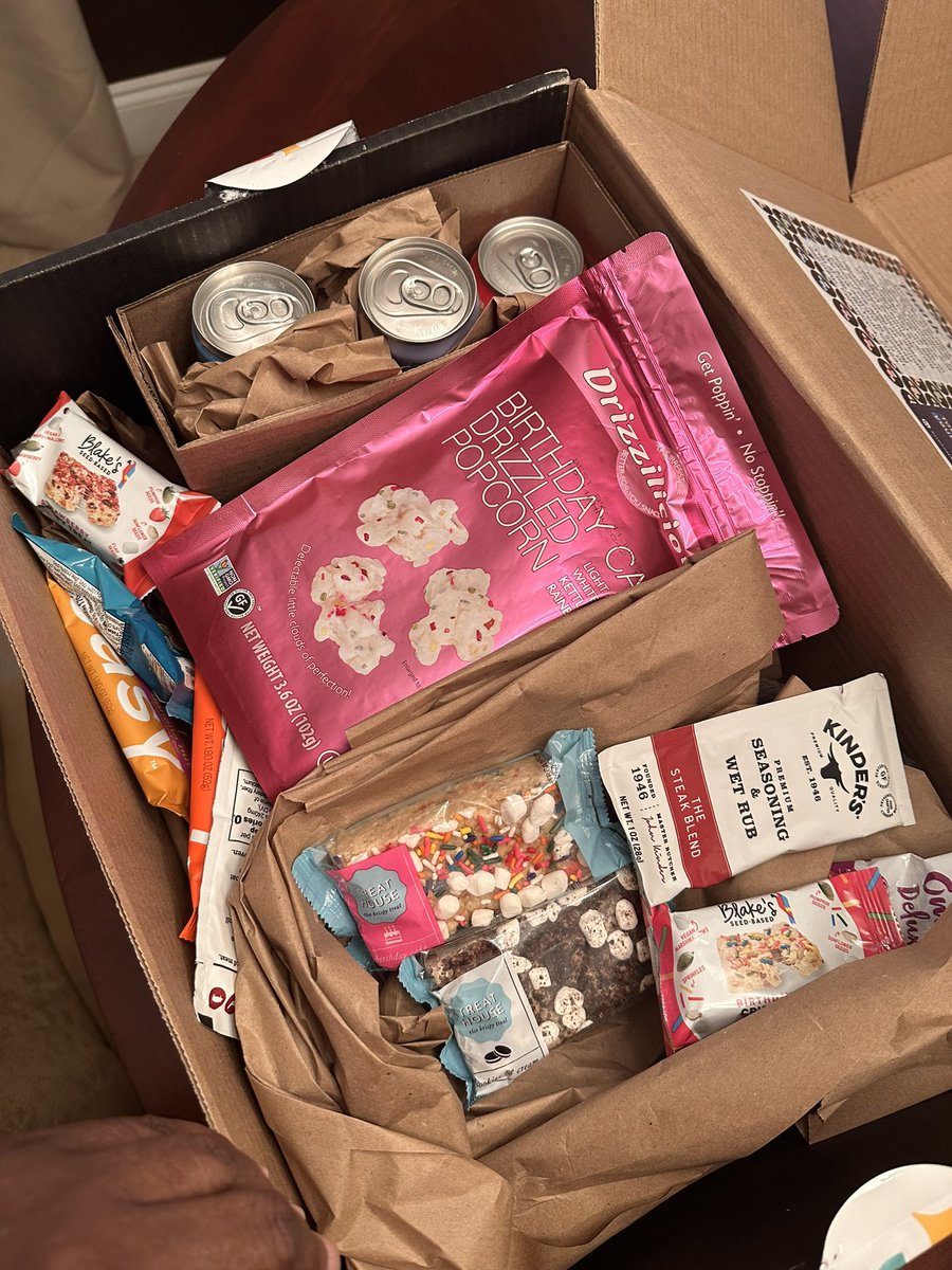 tavia_73's tweet photo. When you order all birthday snacks for the @csteachersorg Mid Year Chapter Leader conference. #cstaga #csislife https://t.co/q6Hr9xSJ67
