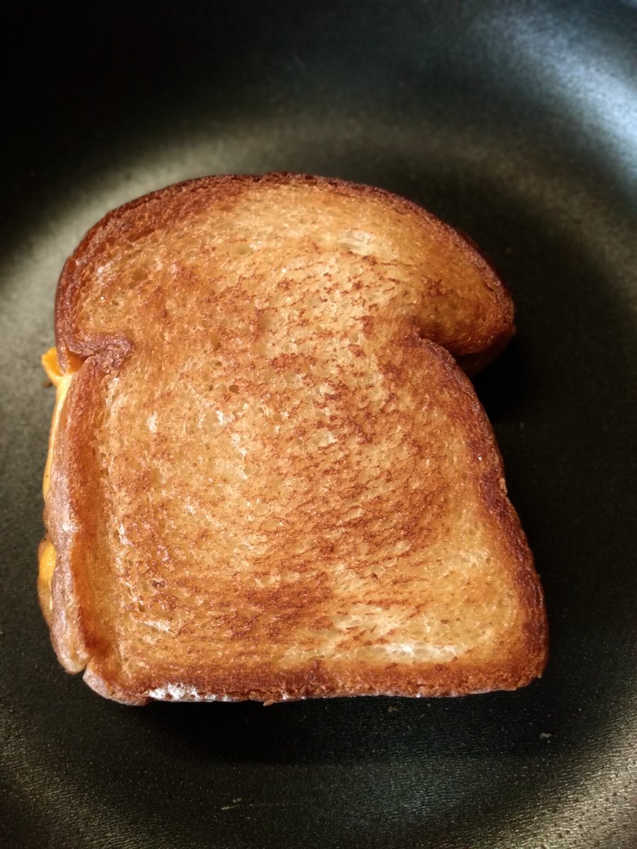 It's grilled cheese o'clock @ my house y'all 👏