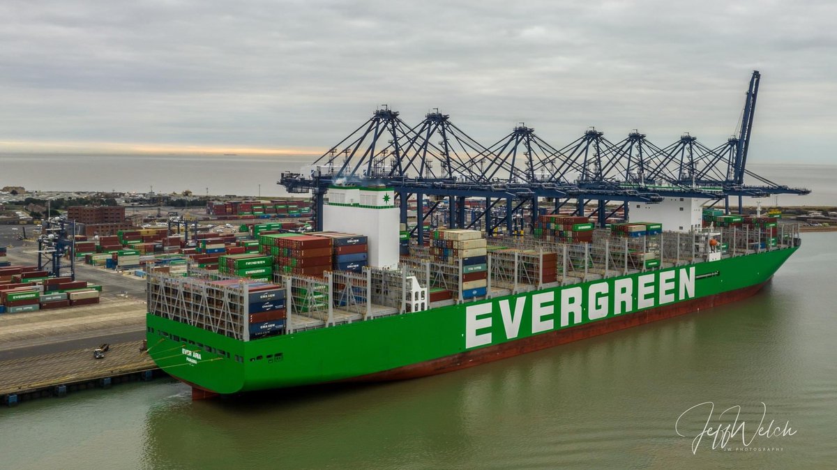 UK_Shipspotter's tweet photo. “Ever Aria” on berth 9 at the Port of Felixstowe 4 Feb 2023
Pictures taken by and shared with the permission of Jeff Welch - JW Shipping Photography #havenports #hpsuk #felixstowe #harwich #ipswich #mistley #everaria #evergreen #jeffwelch #jwshippingphotography https://t.co/N6jWATmQW4