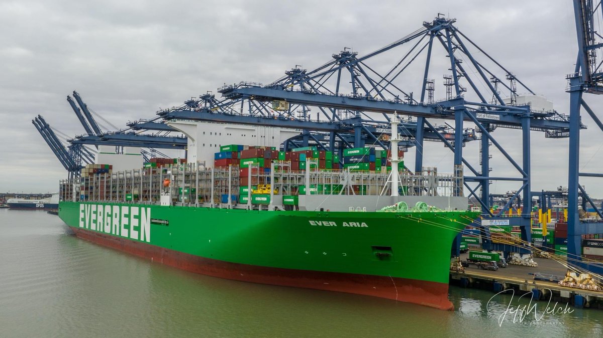 UK_Shipspotter's tweet photo. “Ever Aria” on berth 9 at the Port of Felixstowe 4 Feb 2023
Pictures taken by and shared with the permission of Jeff Welch - JW Shipping Photography #havenports #hpsuk #felixstowe #harwich #ipswich #mistley #everaria #evergreen #jeffwelch #jwshippingphotography https://t.co/N6jWATmQW4