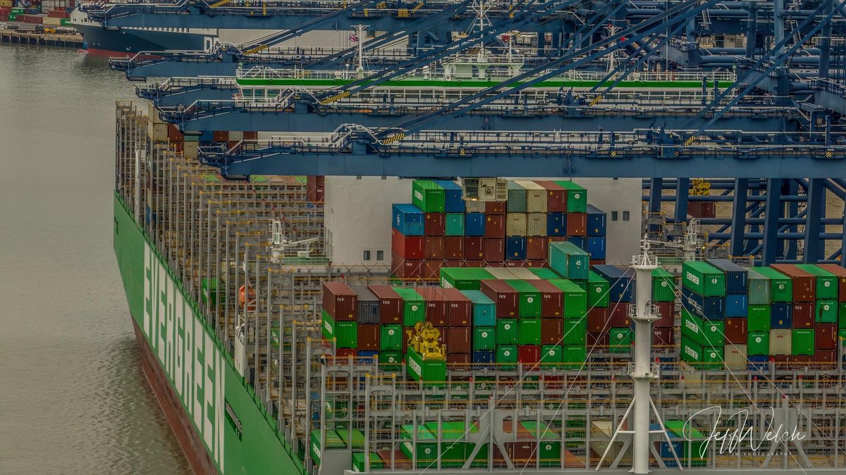 UK_Shipspotter's tweet photo. “Ever Aria” on berth 9 at the Port of Felixstowe 4 Feb 2023
Pictures taken by and shared with the permission of Jeff Welch - JW Shipping Photography #havenports #hpsuk #felixstowe #harwich #ipswich #mistley #everaria #evergreen #jeffwelch #jwshippingphotography https://t.co/N6jWATmQW4