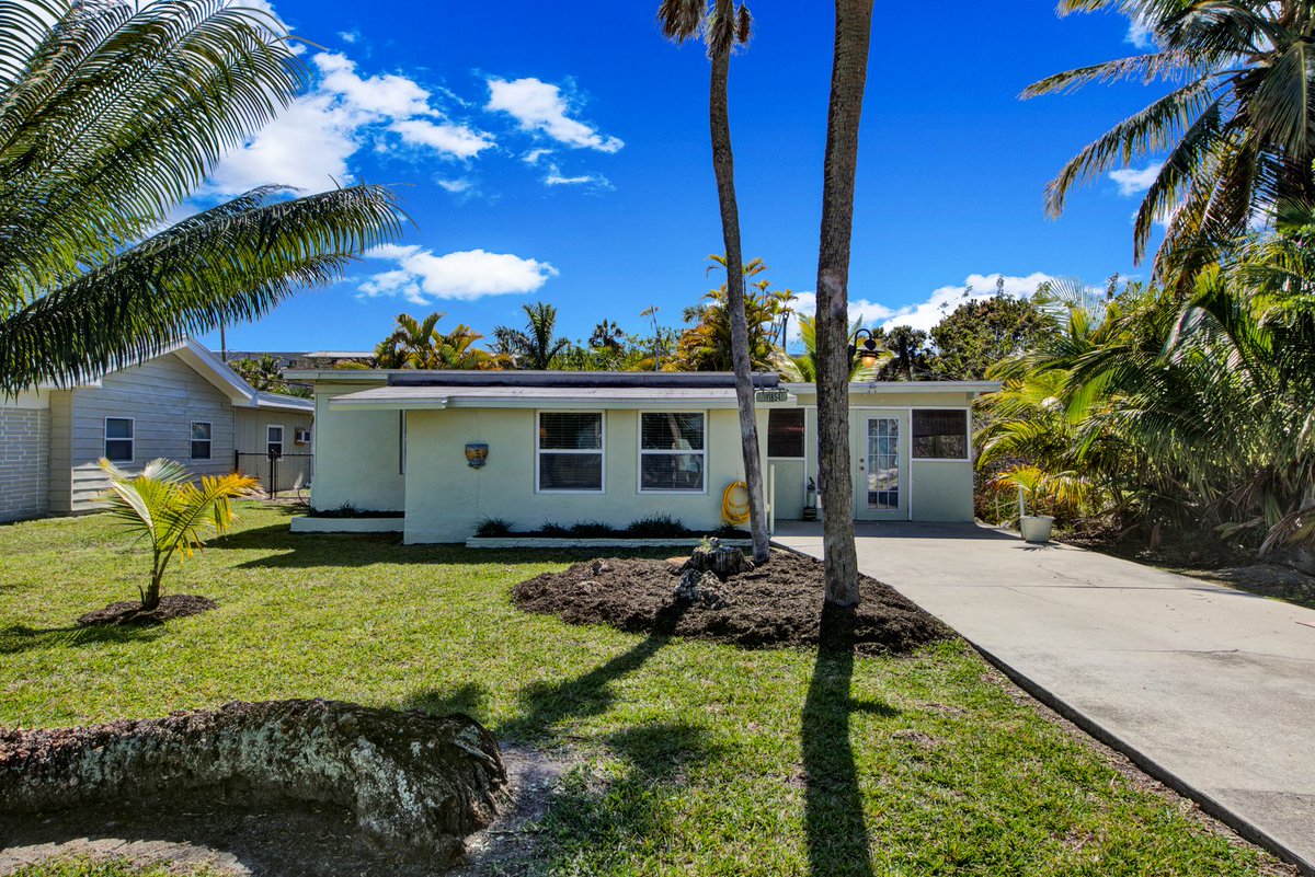 DennisWarson's tweet photo. Check out my new listing 1854 Danford St Naples FL $475,000 Remodeled after Hurricane Ian this concrete block home sits on a beautifully landscaped lot in a desirable south Naples location. #SWFL #swflorida #listings #RealEstate #Naples #homeforsale #listing https://t.co/m1RcbPb3qY