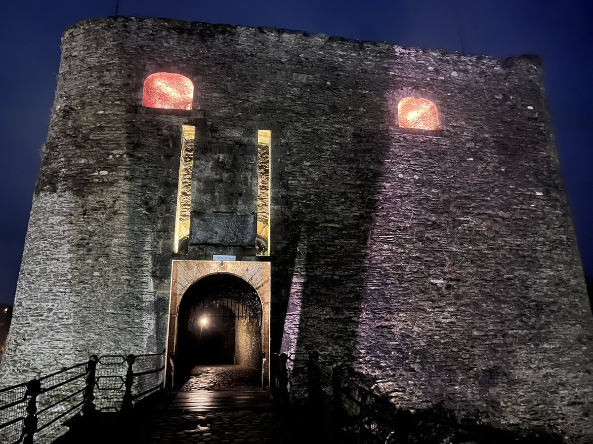 RHPhysics's tweet photo. Spooky castle tour! https://t.co/fKEFkiBu3A