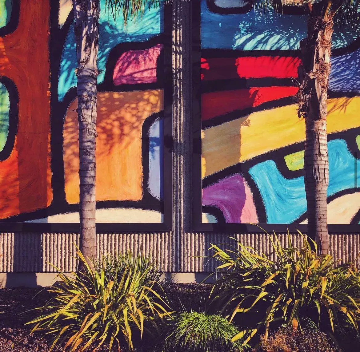 Insta 2yrs ago: Natural boundaries. #beachtown #neighborhood #playavista #streetscene #streetart #mural #lightandshadow #staysafe osoporto.com