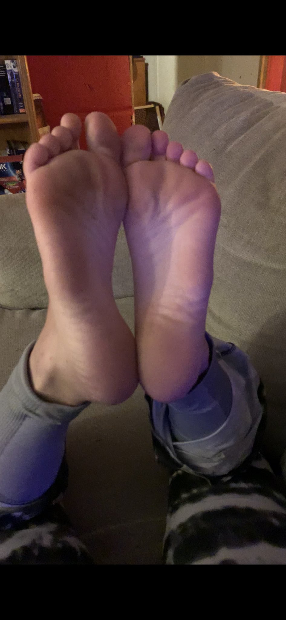 What would you do with my soles in your face? #FeetPictures #soles #thepose https://t.co/mZejBuINHG