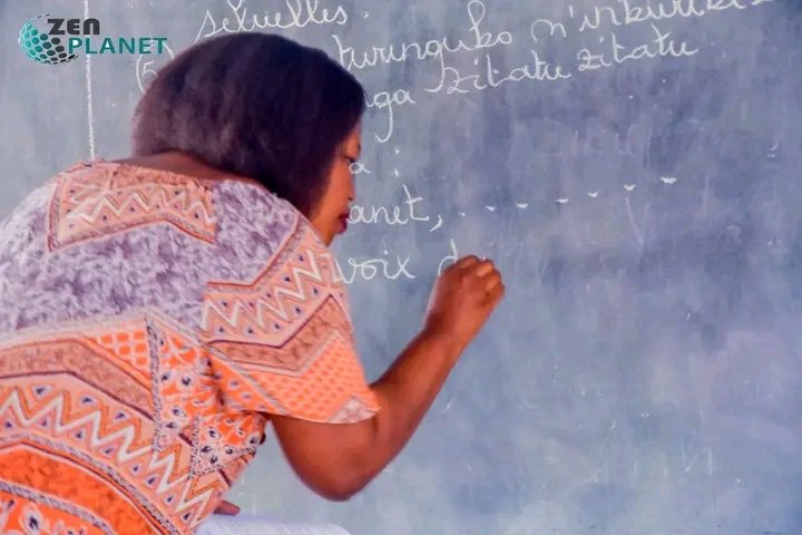 ZenplanetMag's tweet photo. Encadrement des adolescents au sein des clubs d'ados, crées par @ZenplanetMag . Ce vendredi le 03 Février au LM Rohero, les adolescents ont passé un examen d'évaluation des connaissances déjà reçues en matière de gestion de leur sexualité. https://t.co/nbPLWLI4Wh