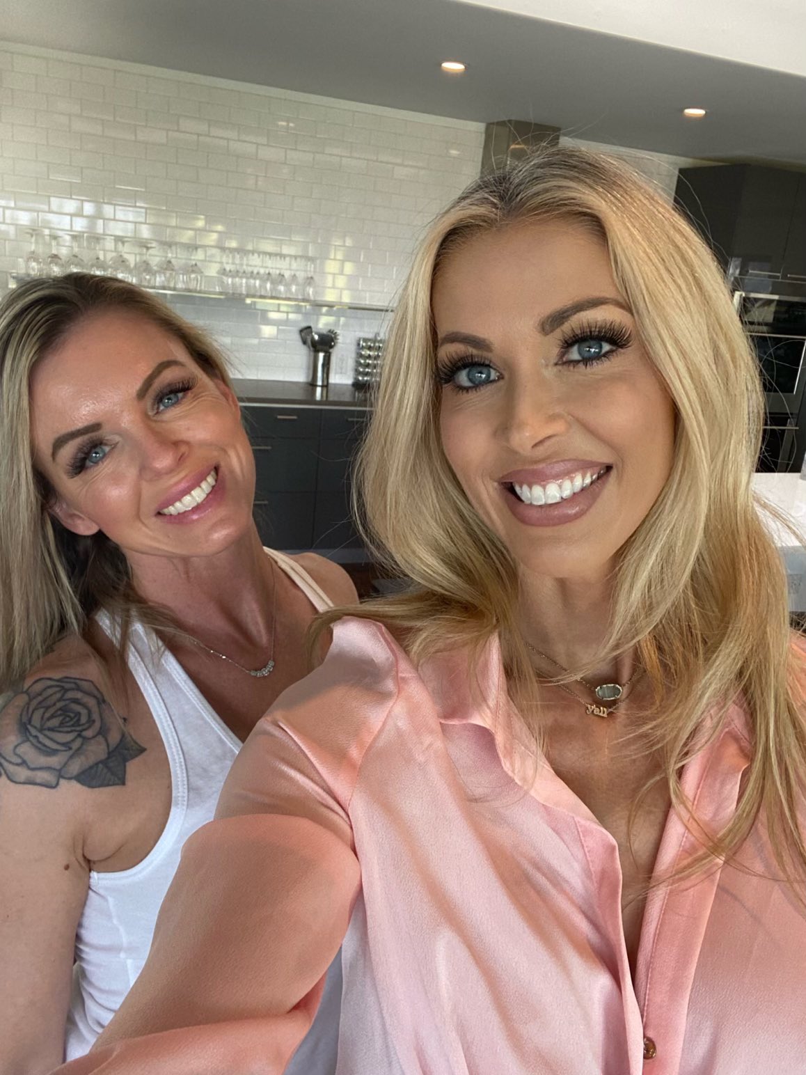 Sweet Vickie on Twitter: "Loving my time with @HollyHotwife!! We will Sweet Vickie on Twitter: "Loving my time with @HollyHotwife!! We will