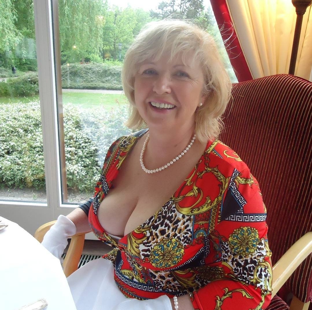 P Man on Twitter "Her rack is nicely positioned for all to see"