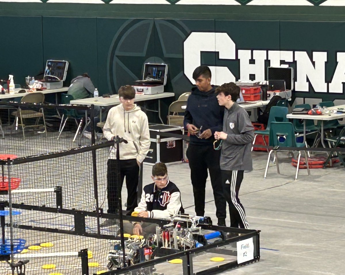 RMohlerZHS's tweet photo. 4112C and D ready for quarterfinal play against the one seeds from Firestone! #BlueCanDoIt https://t.co/yTMchCZKFO