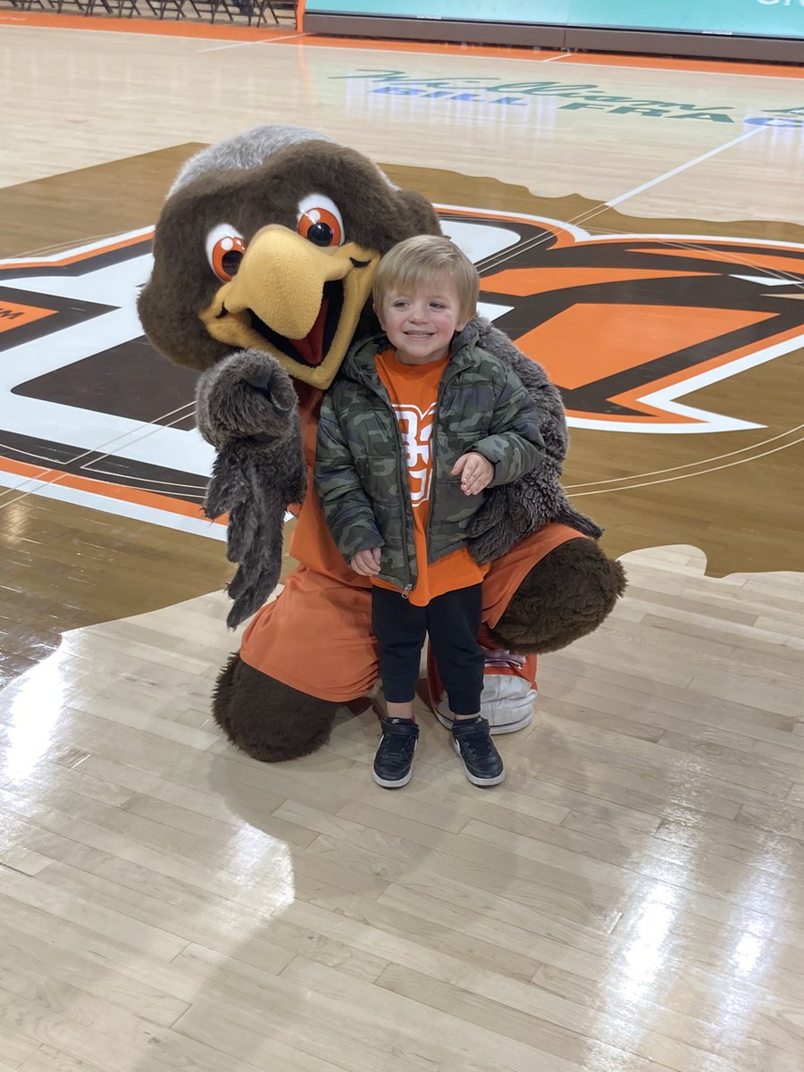 J_Lautzenheiser's tweet photo. Thank you for the VIP treatment, @VanFalcon1. Go #BGSU! Great win by @BGSUwbb today. #AyZiggy Future Falcons had a great afternoon. https://t.co/0ubE5Gwxxa