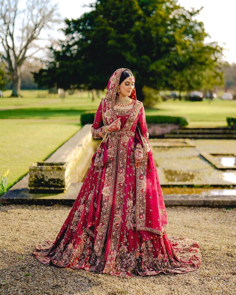 Alyza

Media - <a href="/weddingmontage/">Евгений Репченко</a>
Outfit - @zartashcouture
Make Up - @naz_hairandmakeup
Jewellery - <a href="/tesoro/">Tesoro</a>.pk
Decor - @luxeeventsuk
Catering - @spicevillageofficial
Cake - @grandweddingcakes
Dhol - @prestigedrummers
Paan Stand - @taal_boutique
Venue - <a href="/war/">ً</a>… instagr.am/p/CoQNRKqIXhN/