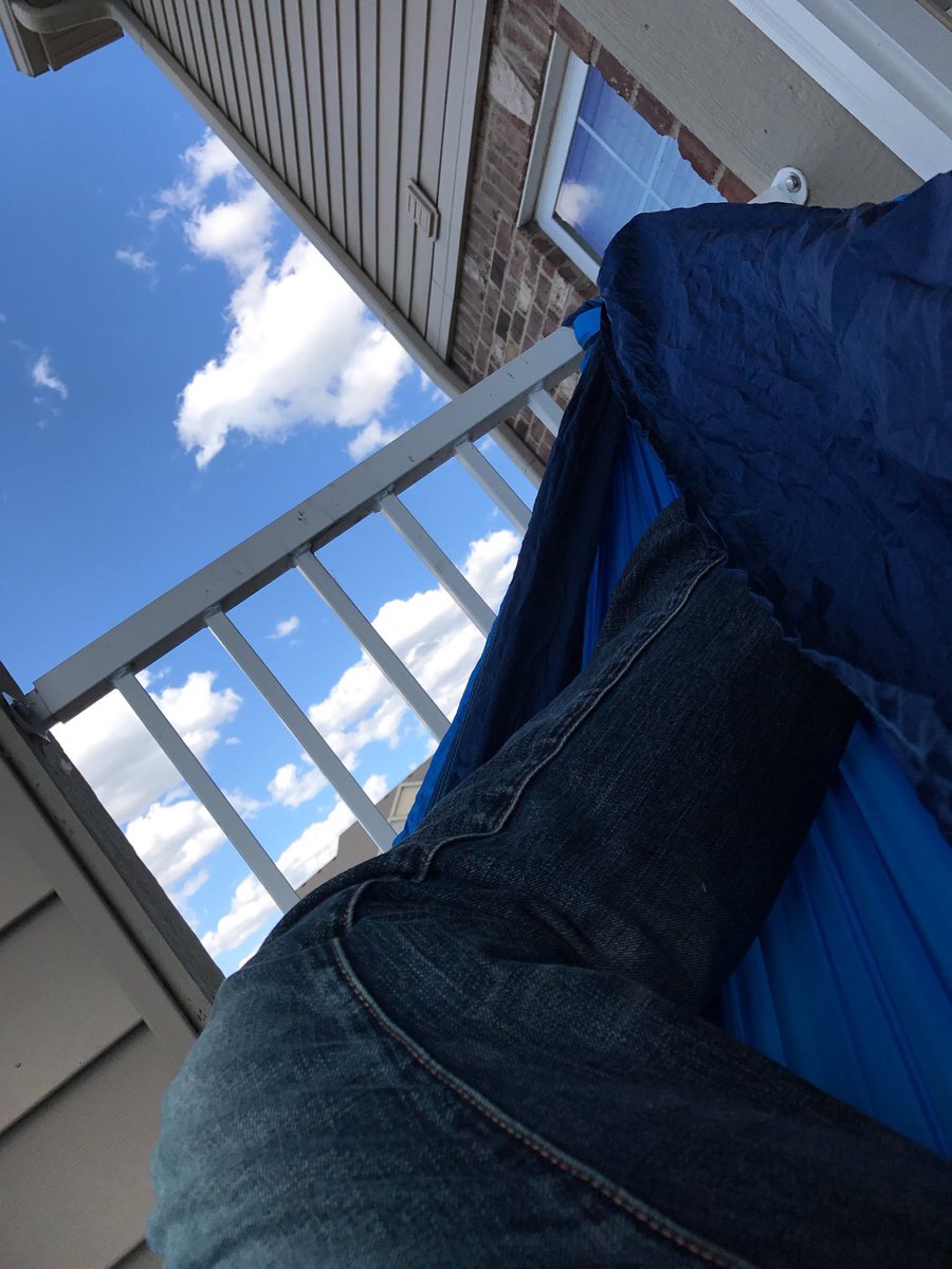 Enjoying afternoon of in my hammock🤙 #perfectweather #iamonair #abouttogotosleep