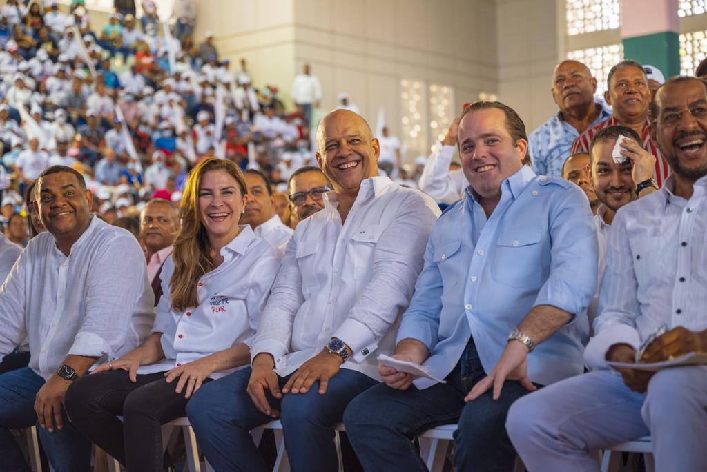 ¡Barahona se tiñe de los colores del PRM! Pasan a nuestras filas el histórico ex alcalde <a href="/TavitoSubervi/">Noel Octavio Suberví</a>; los alcaldes de Jaquimeyes, Fundación y Villa Central, Carlos Batista, Rafael Feliz y Ana Almanzar, en un masivo evento encabezado por <a href="/JosePaliza/">Jose Paliza</a> y <a href="/CarolinaMejiaG/">CarolinaMejiaG</a>.