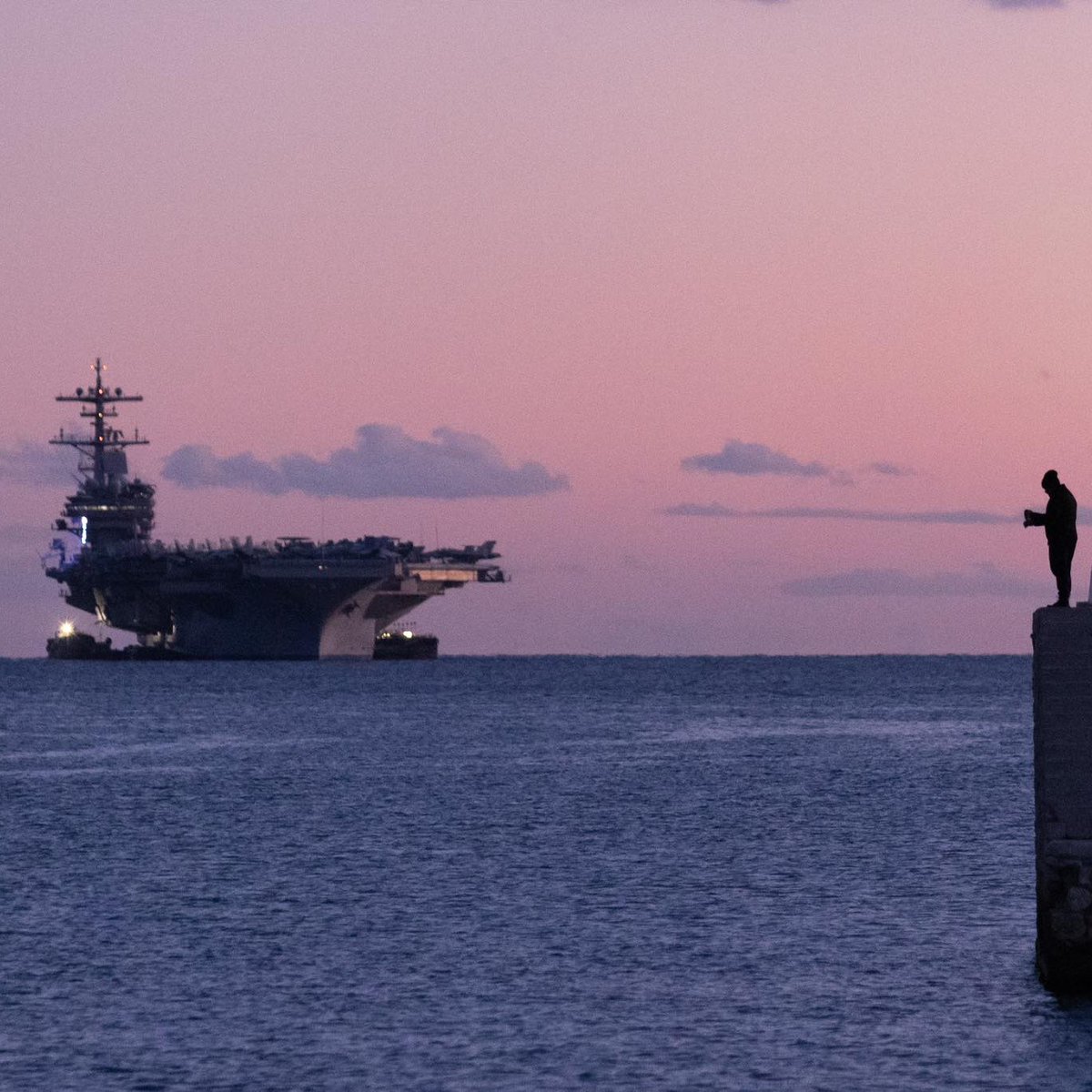 #USSGeorgeHWBush at Faliro, Athens 
📸 Lefteris Partsalis / CNN Greece