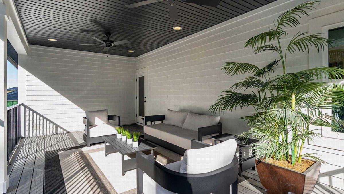 MasterCraftBG's tweet image. When you live in the Sunshine State, it’s only right that you take advantage of it! When you build with MasterCraft, a covered lanai comes included with every home, with the option to add on flex features, including extended lanais, upstairs balconies, and more.
