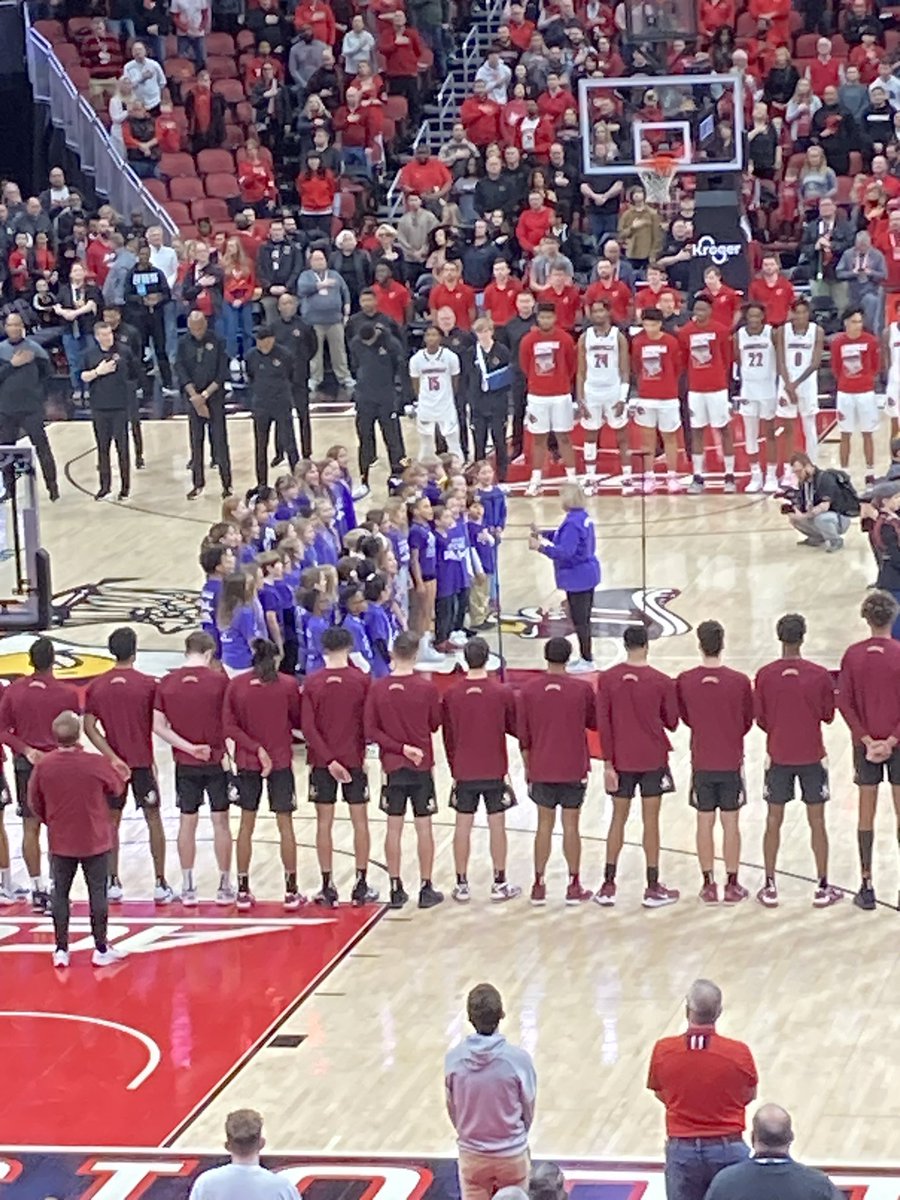 StopherSharks's tweet photo. Shout out to our Stopher Chorus who sang the National Anthem at the University of Louisville game!  🦈 ⭐️ 🎵 #DynamicStopher https://t.co/yz5JRDycQk