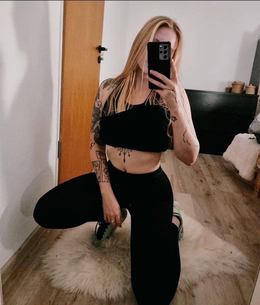 Guten Abend Subs!

Ich habe wieder viel geshopt und nun neigt sich mein Amazon Geschenkguthaben dem Ende zu 💳

Allerhöchste Zeit eure Konten wieder zu räumen 💲💲

Ich schnippe, du springst. Los 🔥❗️

zahlsklave zahlfotze findom geldherrin geldsklave kontofick RTGame Loser