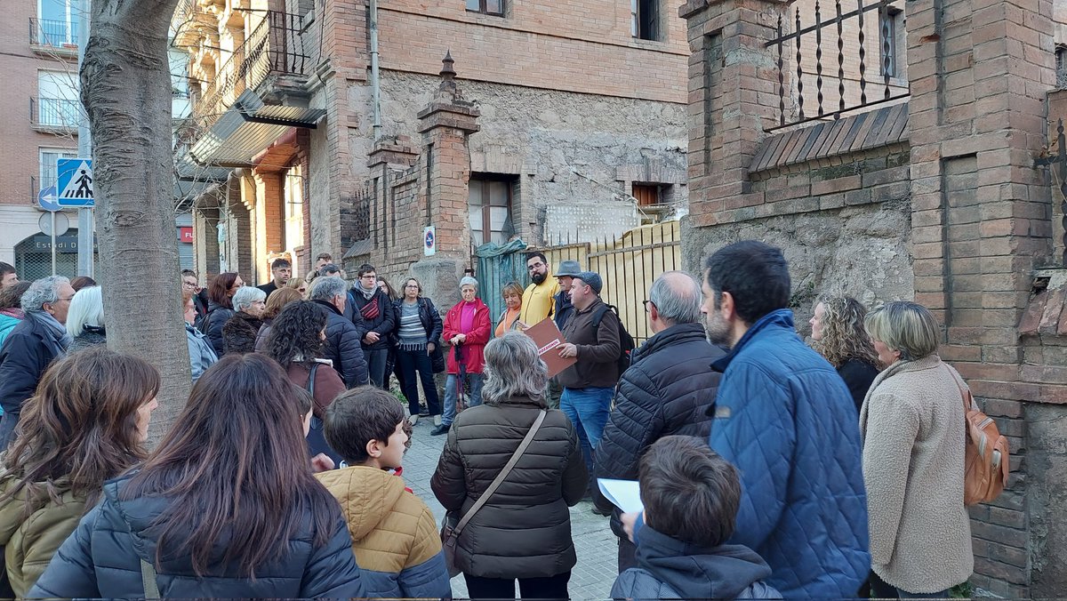 AjuntamentBerga's tweet photo. Una quarantena de persones han participat aquest dissabte, 4 de febrer, en la ruta guiada per conèixer diversos aspectes de la ciutat durant el període de la Guerra Civil. https://t.co/UPNNlwUoTQ