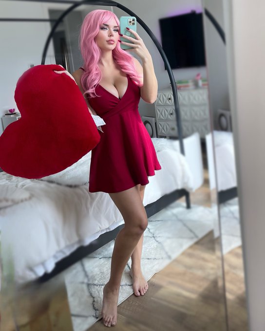 Let&rsquo;s settle the debate once and for all&hellip;  Team Cupid or Team Heather?! https://t.co/80wfSEeFeA