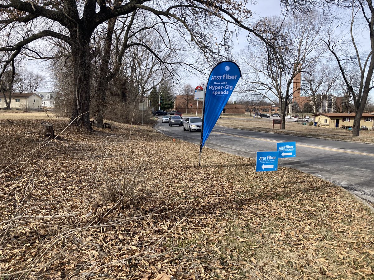 devin_pelkey's tweet photo. Foxrun Event going on right now - curbside!  Big rush of customers at the end! @ElfenLyndsie multitasking offers and sign ups while having fun 🤩🎉!

@WesleyKyleNeal @ike_beeze @ssthefiberqueen @KattiaS_Ramirez @AlyssaMoore_12 https://t.co/XedvsdSkEe
