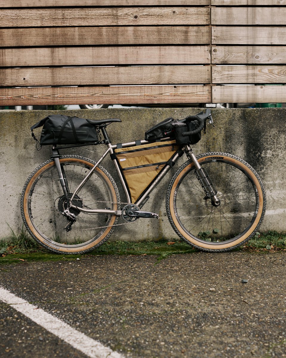 CorbinHeist's tweet photo. Wrapping up upgrades to my Adventure Bike for 2023: Frame Bag, Tailfin Bag and Cargo Cages.

#Bikepacking https://t.co/aenuFKMiuz