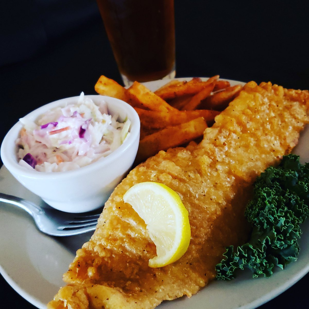 FrontStreetBrew's tweet image. It's a great day for Fish &amp;amp; Chips and a craft beer at Front Street Brewery. Our beer-battered haddock filets are huge!  Come join us on Front Street.

#frontstreetbrewery #downtownwilmington #wilmingtonnc #wilmingtoncoast #fishandchips #haddock #seafood #wilmington