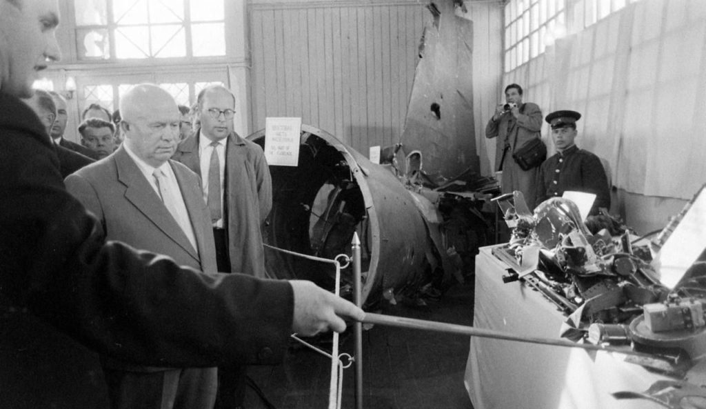 Michael Beschloss on X: "Khrushchev examines display of downed American U-2 spy plane wreckage and espionage devices, Moscow, May 1960: https://t.co/CQFXovs3jU" / X