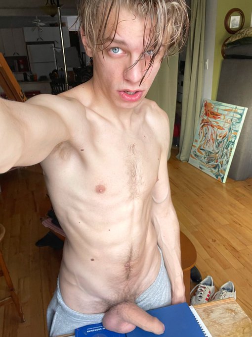 Look up here😡 https://t.co/tl6MOMO60p