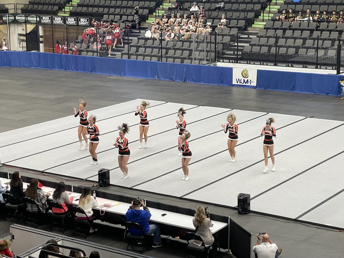 LinslyAthletics's tweet photo. Great job Cheerleaders!  Awesome performance today at the OVAC Cheering Championships! https://t.co/zr2XVQjlrX