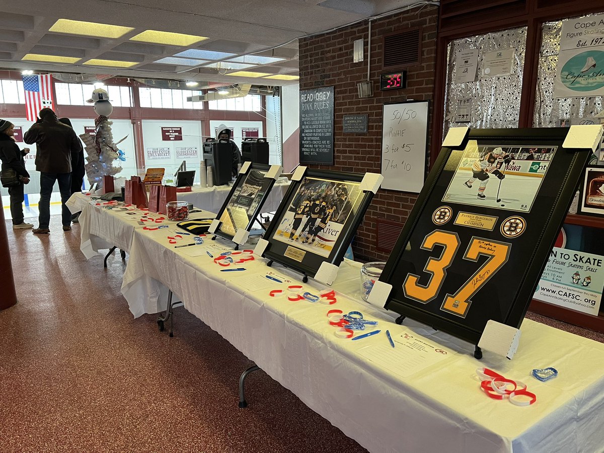 Mascohshockey's tweet photo. Here at Talbot Rink the Boosters are setting up for what should a great event!
50/50 Raffle#
Silent Auctions
Raffle Items

Come into the rink for a great cause, and to get warm😝!
@GDTSports 
@FishermenGhs 
@salemnewssports https://t.co/5yU5n1FY9p