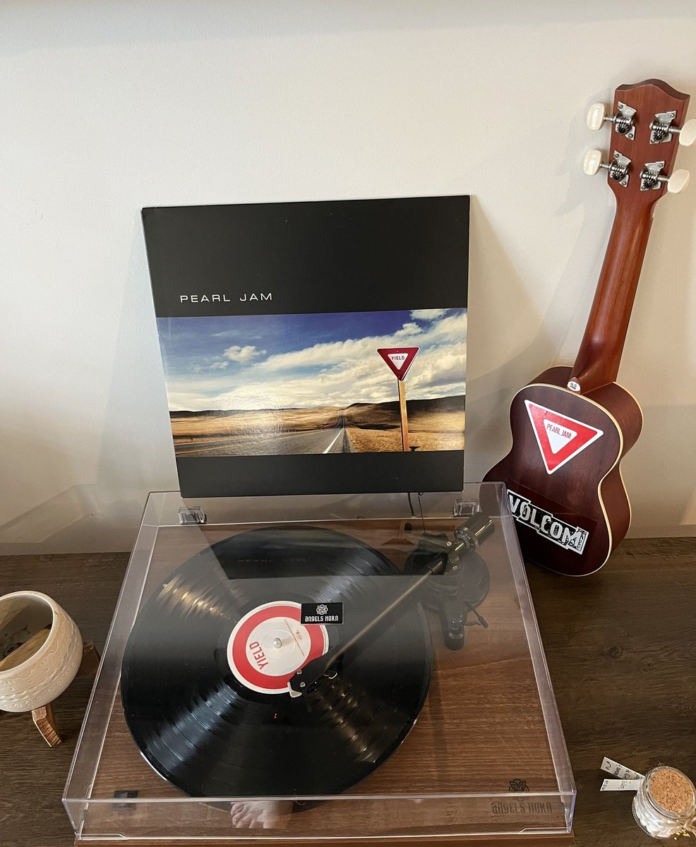 Ferocker's tweet photo. Happy 25th Anniversary Yield @PearlJam @JeffAmentsArmy 
#Yield25 #PearlJam #album #masterpice https://t.co/vI3c6vF7J9