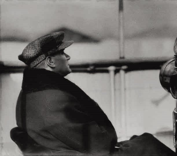 Koç yiğidim, bahadırım, ozanım.