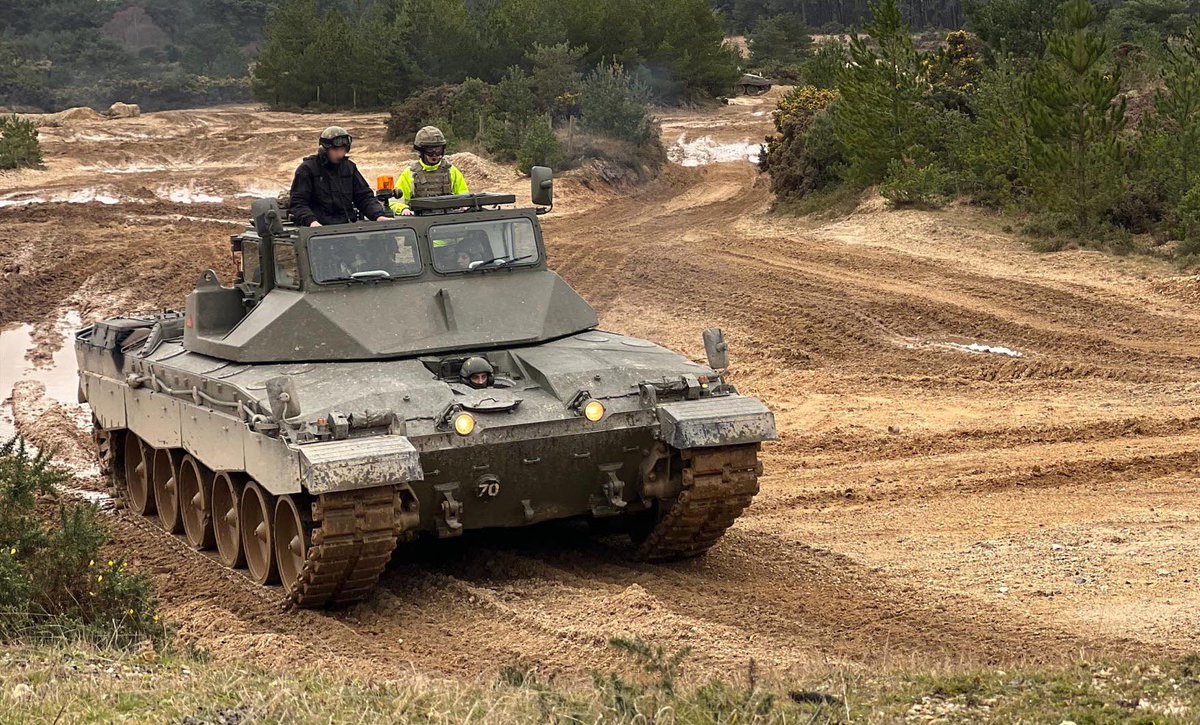 OSINTtechnical On Twitter Ukrainian Tankers Train On A British Army osinttechnical-on-twitter-ukrainian-tankers-train-on-a-british-army