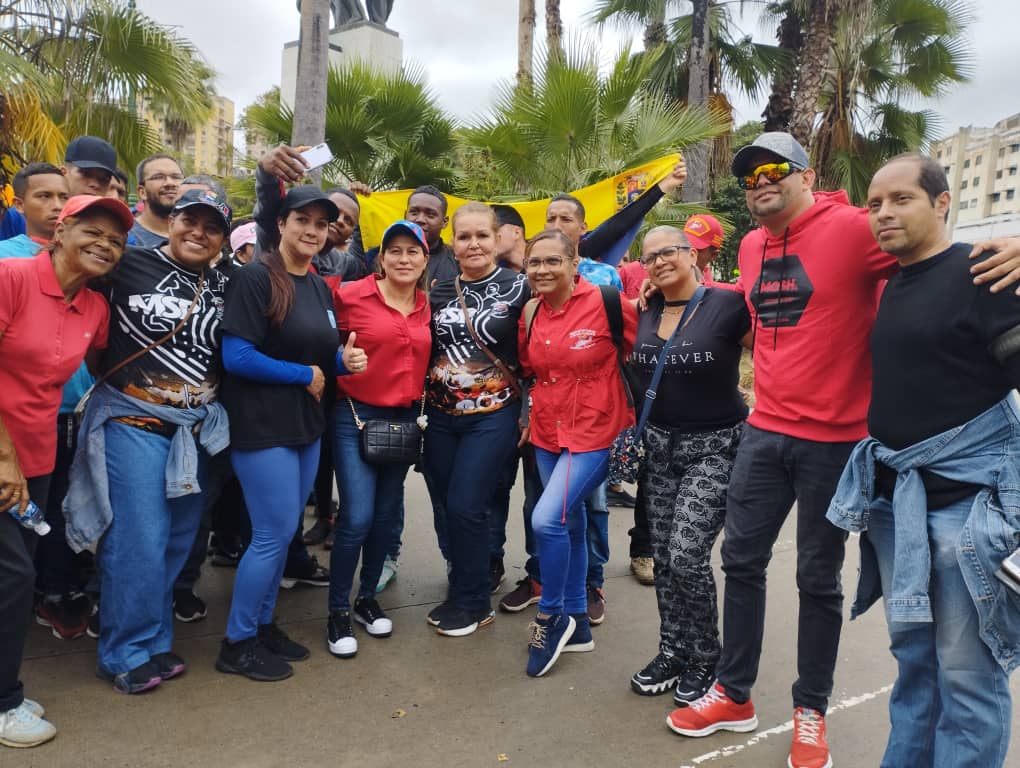 mirelct's tweet photo. 04Feb || Marchamos con amor y el espíritu patriota del pueblo venezolano, en el Día de la Dignidad Nacional, en los caminos de la paz, de la Constitución, del humanismo y la armonía nacional, junto a nuestro presidente @NicolasMaduro

#4FRebeliónContraElImperio @delcyrodriguezv https://t.co/bs6LIXTEQM