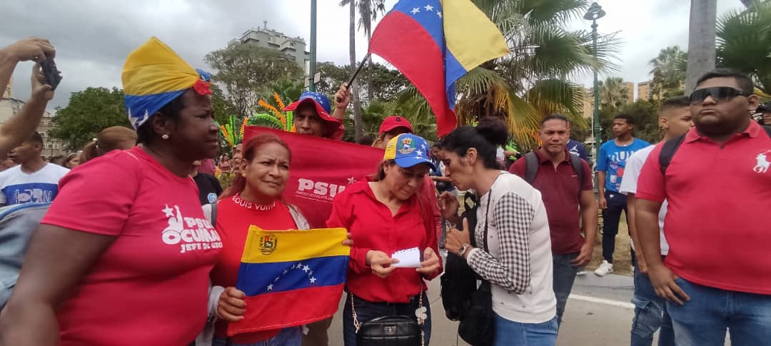 mirelct's tweet photo. 04Feb || Marchamos con amor y el espíritu patriota del pueblo venezolano, en el Día de la Dignidad Nacional, en los caminos de la paz, de la Constitución, del humanismo y la armonía nacional, junto a nuestro presidente @NicolasMaduro

#4FRebeliónContraElImperio @delcyrodriguezv https://t.co/bs6LIXTEQM
