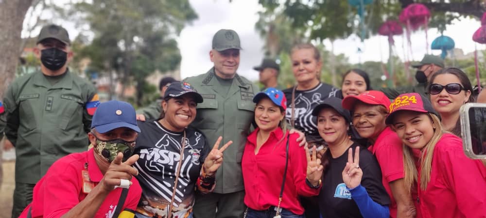 mirelct's tweet photo. 04Feb || Marchamos con amor y el espíritu patriota del pueblo venezolano, en el Día de la Dignidad Nacional, en los caminos de la paz, de la Constitución, del humanismo y la armonía nacional, junto a nuestro presidente @NicolasMaduro

#4FRebeliónContraElImperio @delcyrodriguezv https://t.co/bs6LIXTEQM