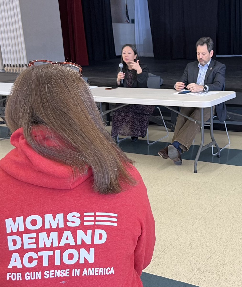 Appreciating Town Hall Time With @KathyKLTran and @ssurovell today and their efforts everyday to pass Gun Safety legislation in #VALeg. 
#MomsAreEverywhere
#SuportingGunSenseLegislators
@MomsDemand 
@Everytown