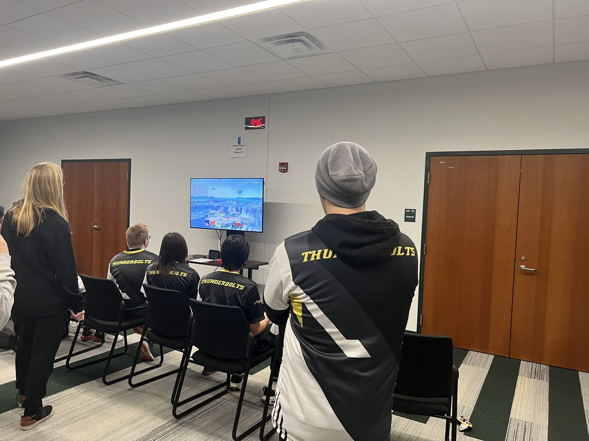 Mr_Vasich's tweet photo. Smash Crew Battle representing with some tight matches at the EPHS invitational. https://t.co/CBuohUYMoL
