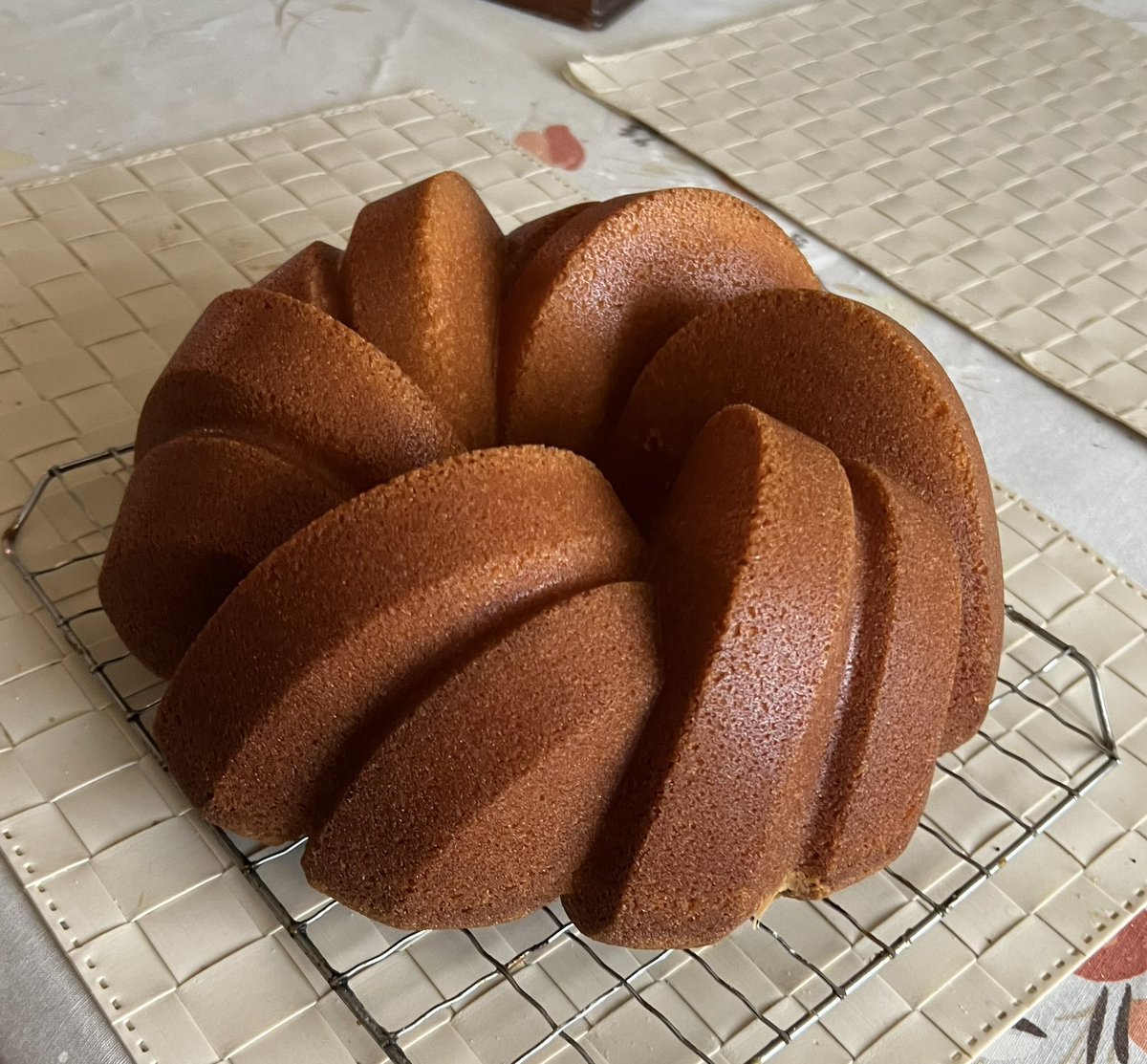 Terri_Brisbin's tweet image. Baking afternoon here! The aroma of spices has filled my house! Mmmmm! #weekendbaking #poundcake #molassescookies